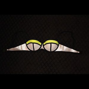 TRIANGL top SX metallic , white and neon yellow